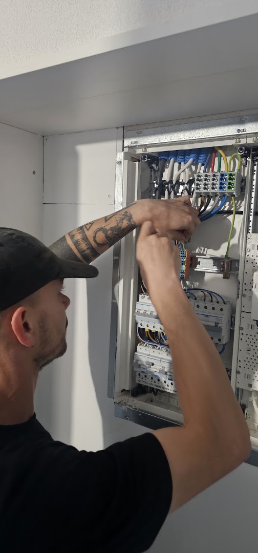 Danny Ballestraz Indépendant Installateur Electricien CFC — Fotos 11