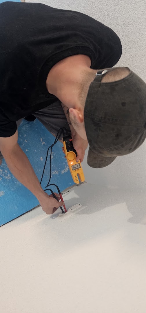 Danny Ballestraz Indépendant Installateur Electricien CFC — Fotos 6