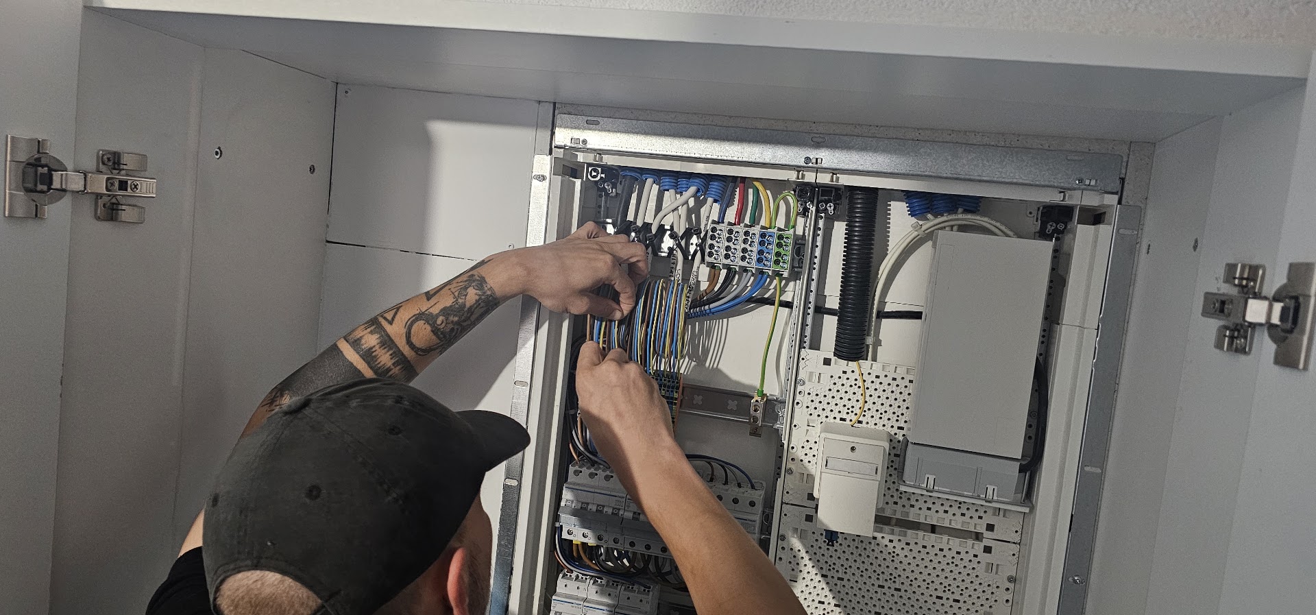 Danny Ballestraz Indépendant Installateur Electricien CFC — Fotos 4