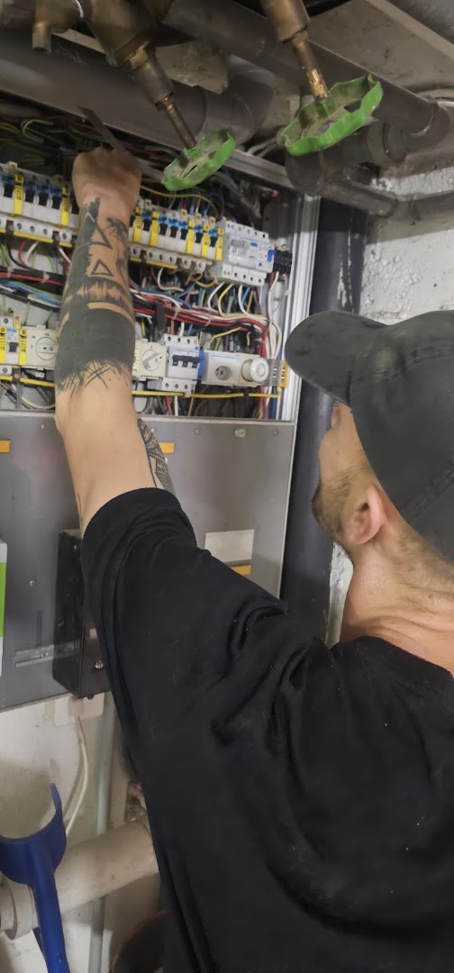 Danny Ballestraz Indépendant Installateur Electricien CFC — Fotos 10