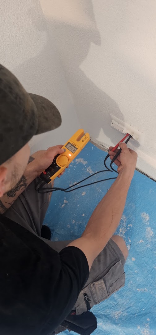 Danny Ballestraz Indépendant Installateur Electricien CFC — Fotos 8
